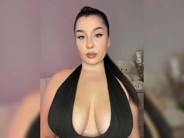 M-O-L-N-I-Y-A live cam on BongaCams