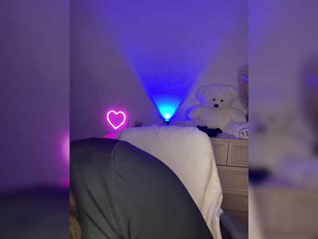 M-O-L-N-I-Y-A live cam on BongaCams