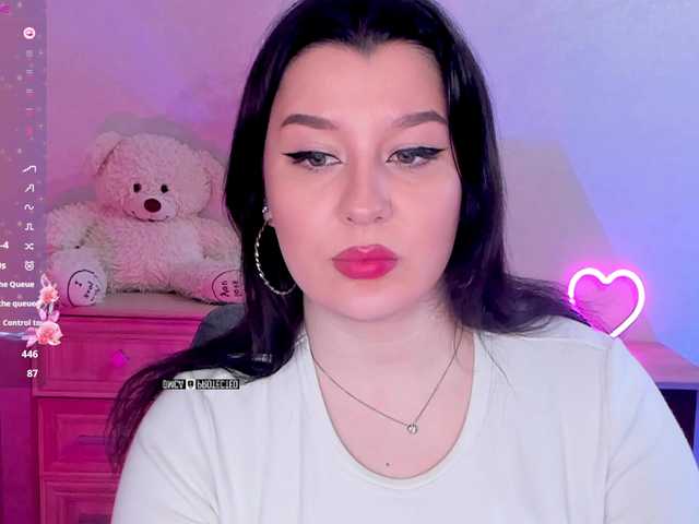 M-O-L-N-I-Y-A's BongaCams show and profile