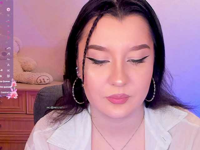 M-O-L-N-I-Y-A's BongaCams show and profile