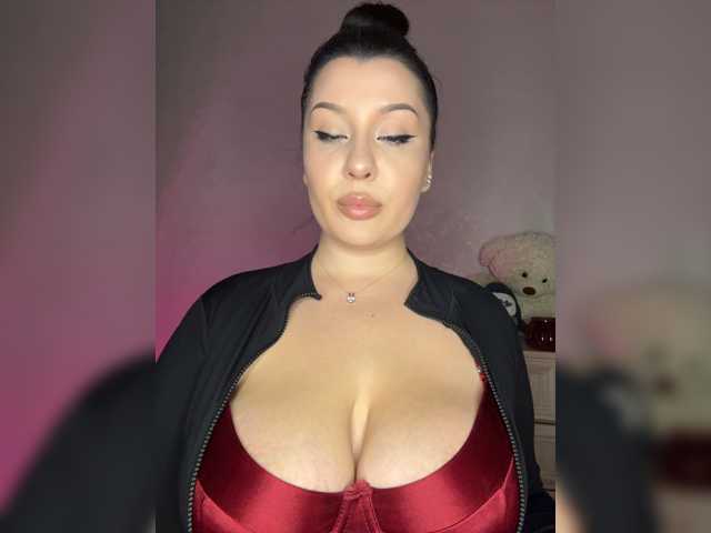M-O-L-N-I-Y-A live cam on BongaCams