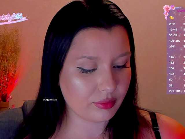 M-O-L-N-I-Y-A live webcam show