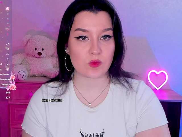 M-O-L-N-I-Y-A's BongaCams show and profile