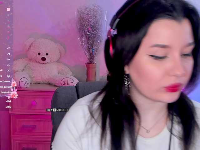 M-O-L-N-I-Y-A's BongaCams show and profile