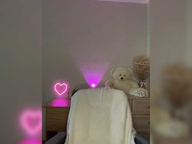 M-O-L-N-I-Y-A live cam on BongaCams
