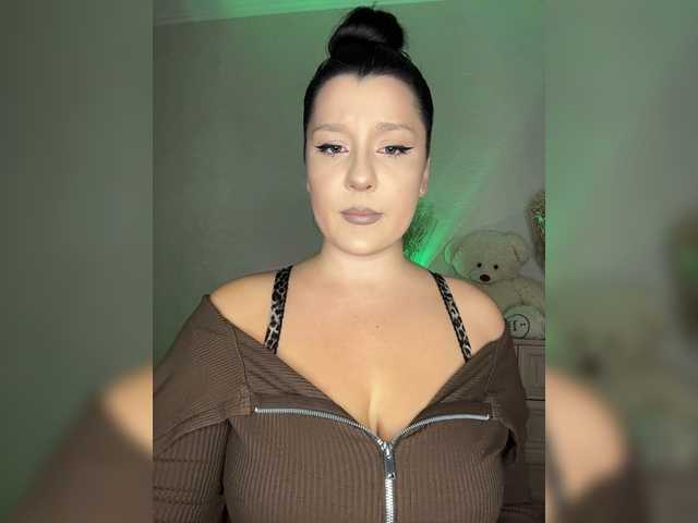 M-O-L-N-I-Y-A live cam on BongaCams