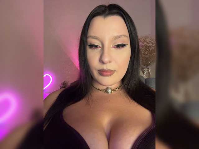M-O-L-N-I-Y-A live cam on BongaCams