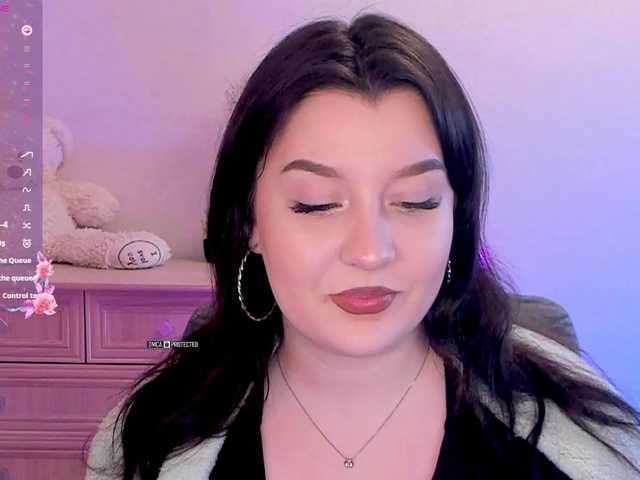 M-O-L-N-I-Y-A live cam