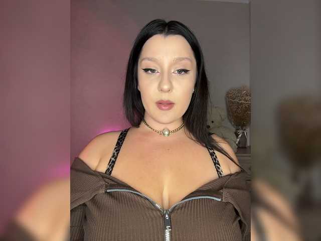 M-O-L-N-I-Y-A live cam on BongaCams