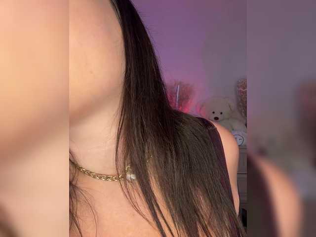 M-O-L-N-I-Y-A live webcam show