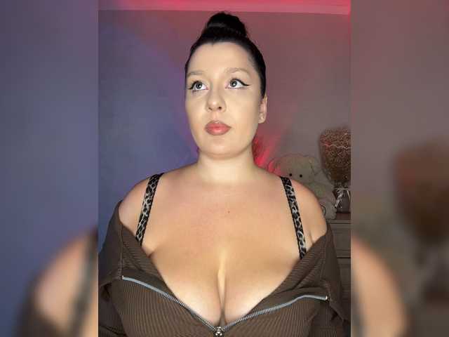 M-O-L-N-I-Y-A live cam on BongaCams