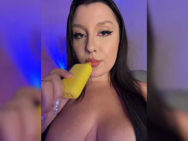M-O-L-N-I-Y-A live cam on BongaCams