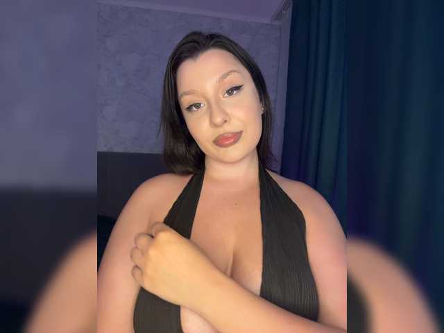 M-O-L-N-I-Y-A live cam on BongaCams
