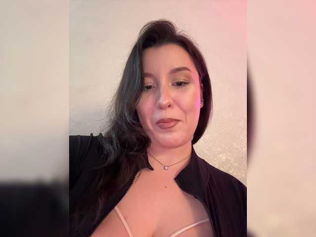 M-O-L-N-I-Y-A live cam on BongaCams