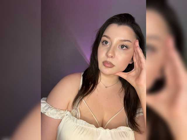 M-O-L-N-I-Y-A live cam on BongaCams