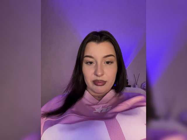 M-O-L-N-I-Y-A live cam on BongaCams