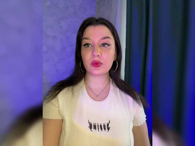 M-O-L-N-I-Y-A's BongaCams show and profile