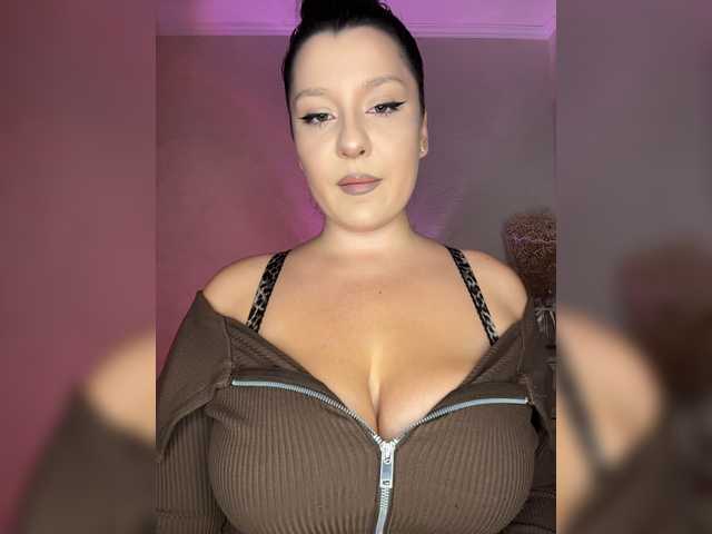 M-O-L-N-I-Y-A live cam on BongaCams