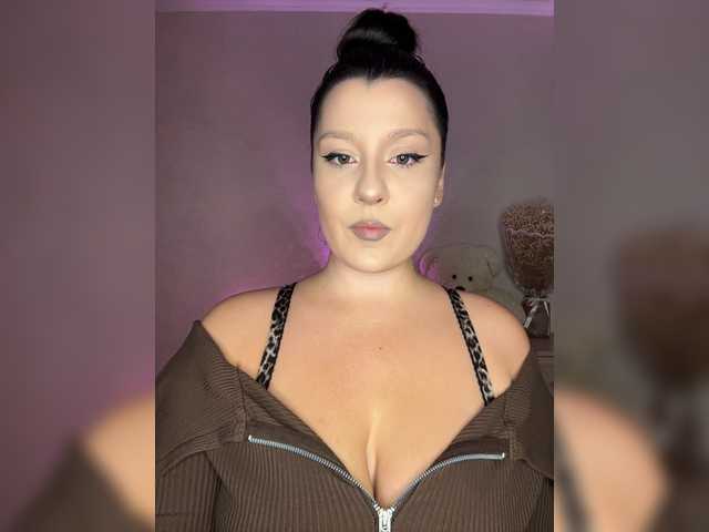 M-O-L-N-I-Y-A live cam on BongaCams