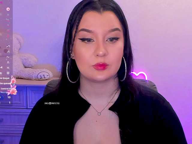 M-O-L-N-I-Y-A's BongaCams show and profile