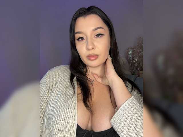 M-O-L-N-I-Y-A live cam on BongaCams