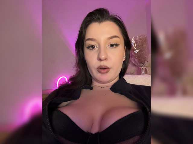 M-O-L-N-I-Y-A live cam on BongaCams