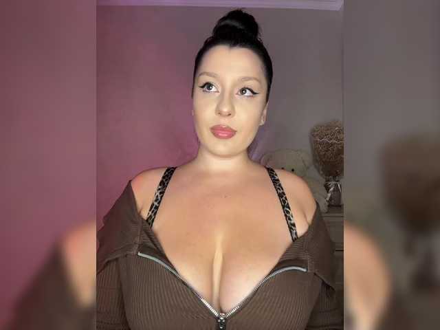 M-O-L-N-I-Y-A live cam on BongaCams