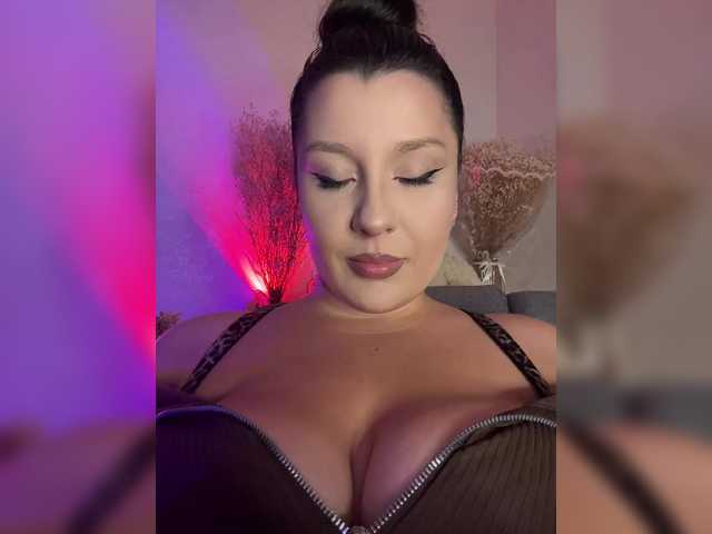 M-O-L-N-I-Y-A live cam on BongaCams