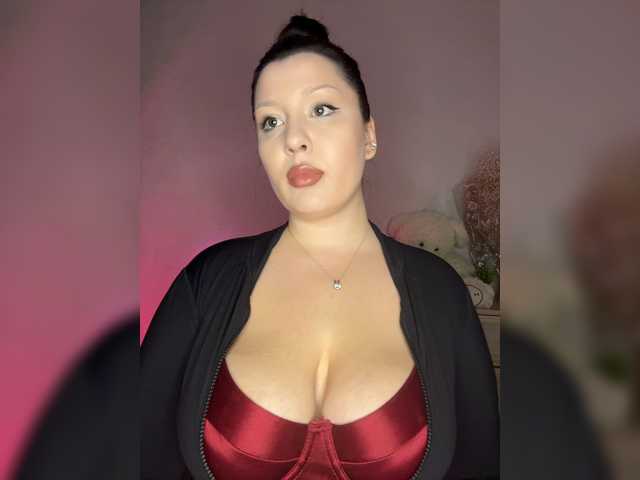 M-O-L-N-I-Y-A live cam on BongaCams