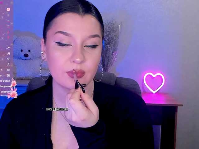 M-O-L-N-I-Y-A's BongaCams show and profile