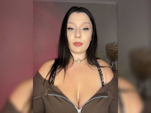 M-O-L-N-I-Y-A live cam