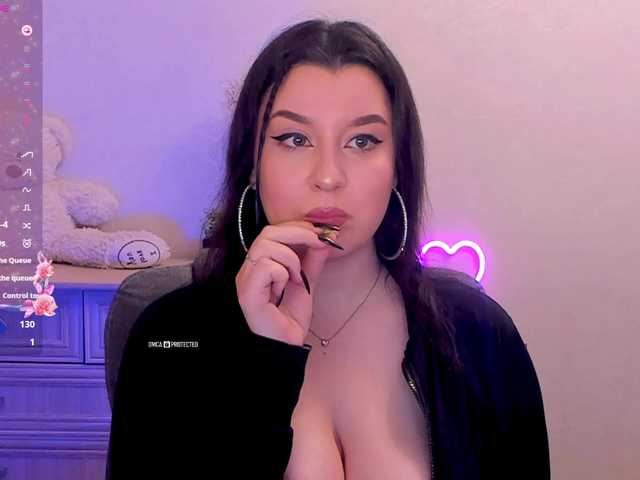 M-O-L-N-I-Y-A live cam