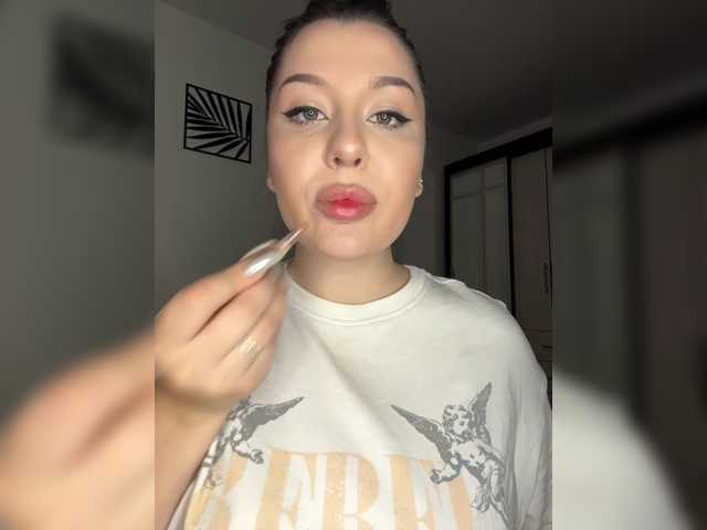 M-O-L-N-I-Y-A live cam on BongaCams
