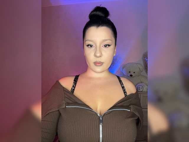 M-O-L-N-I-Y-A live cam on BongaCams