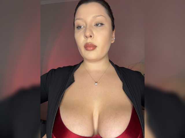 M-O-L-N-I-Y-A live cam on BongaCams