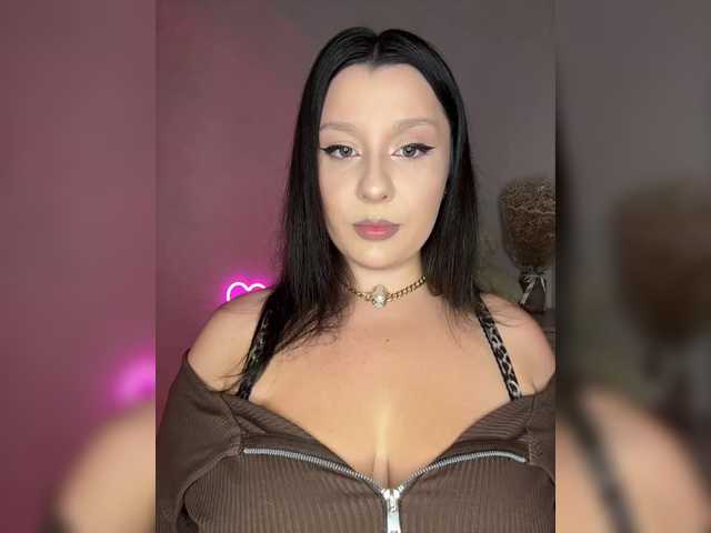 M-O-L-N-I-Y-A live cam on BongaCams