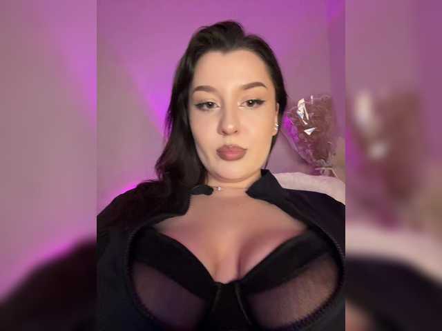 M-O-L-N-I-Y-A live cam on BongaCams