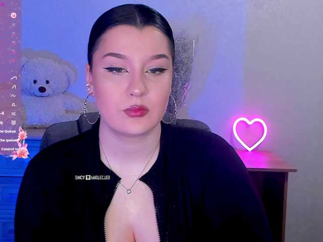 M-O-L-N-I-Y-A's BongaCams show and profile