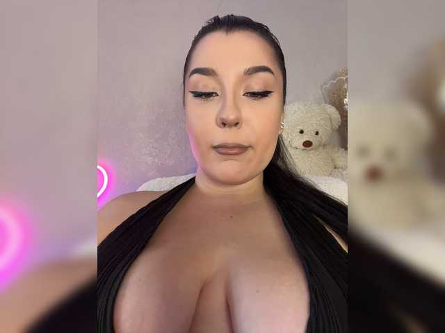 M-O-L-N-I-Y-A live cam on BongaCams