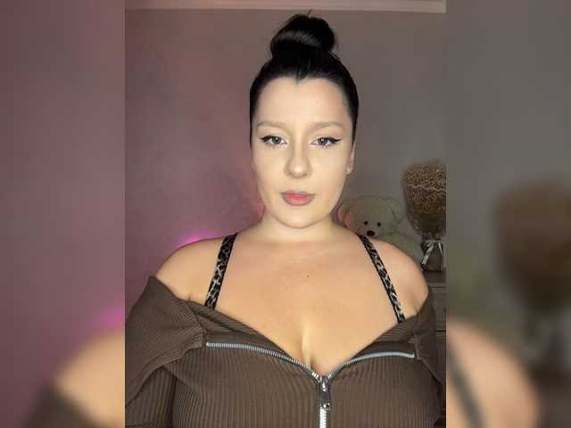 M-O-L-N-I-Y-A live cam on BongaCams