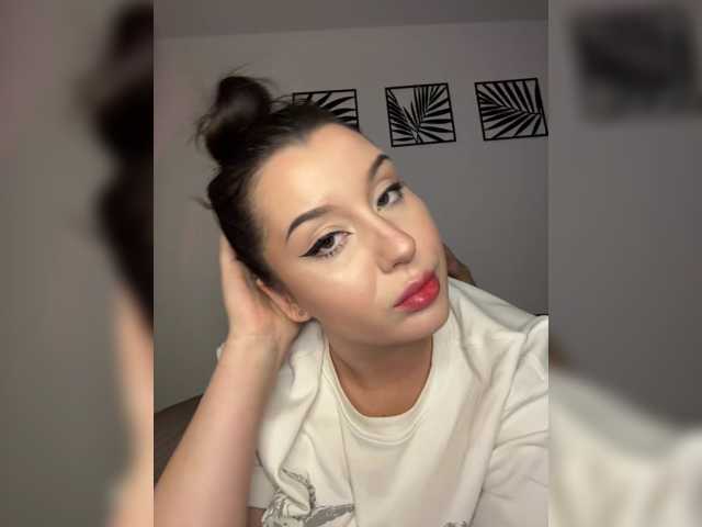 M-O-L-N-I-Y-A live cam on BongaCams