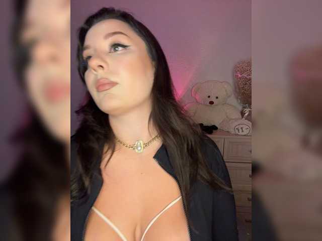 M-O-L-N-I-Y-A live cam on BongaCams