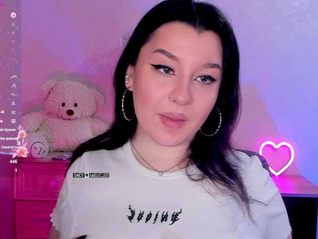 M-O-L-N-I-Y-A's BongaCams show and profile