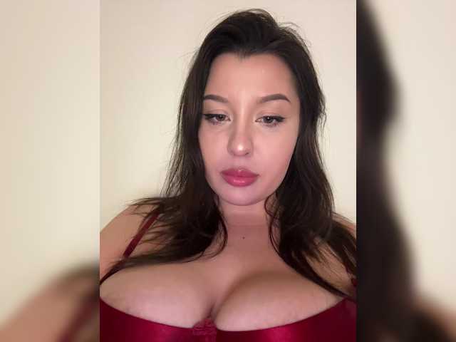 M-O-L-N-I-Y-A live cam on BongaCams