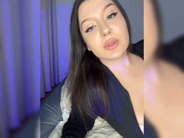 M-O-L-N-I-Y-A live cam on BongaCams
