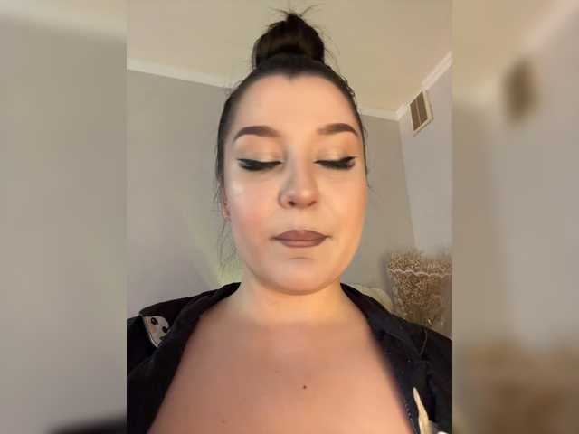 M-O-L-N-I-Y-A live cam on BongaCams