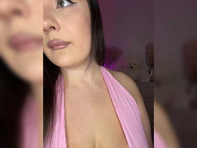 M-O-L-N-I-Y-A live cam on BongaCams