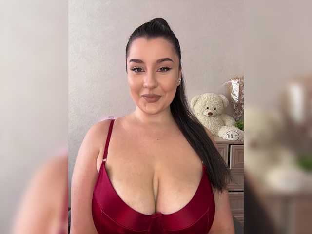 M-O-L-N-I-Y-A live cam on BongaCams