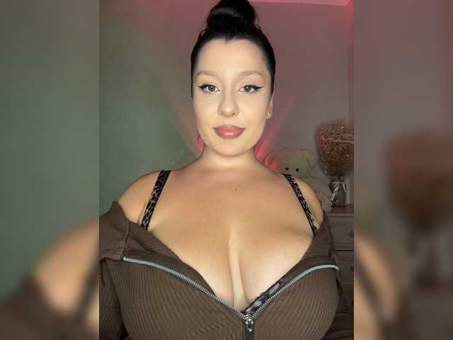 M-O-L-N-I-Y-A live cam on BongaCams