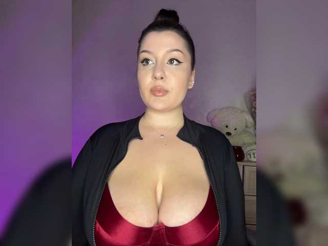 M-O-L-N-I-Y-A live cam on BongaCams